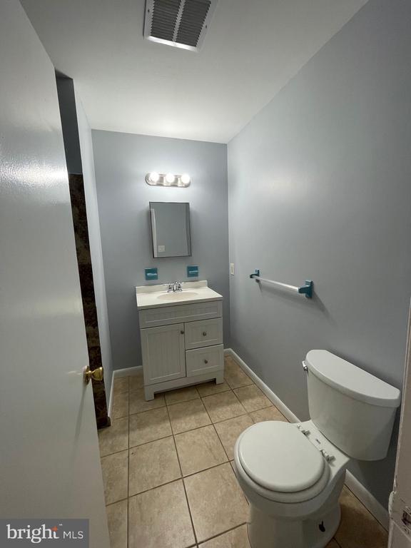 711 E MAPLE Unit: 2