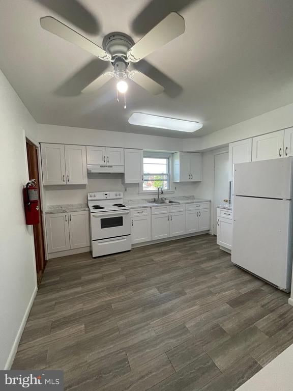 711 E MAPLE Unit: 2