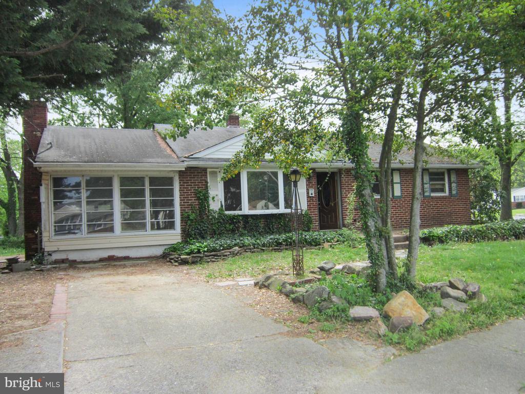 306 MAY COURT