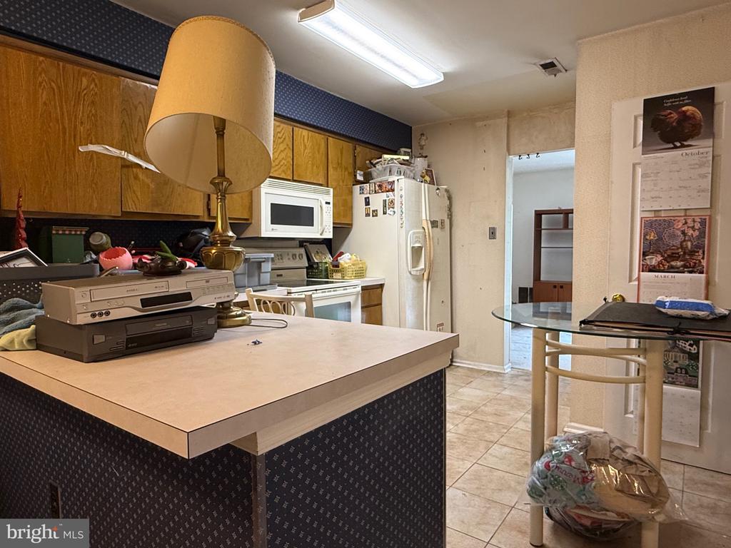 6 BUCKTHORN COURT