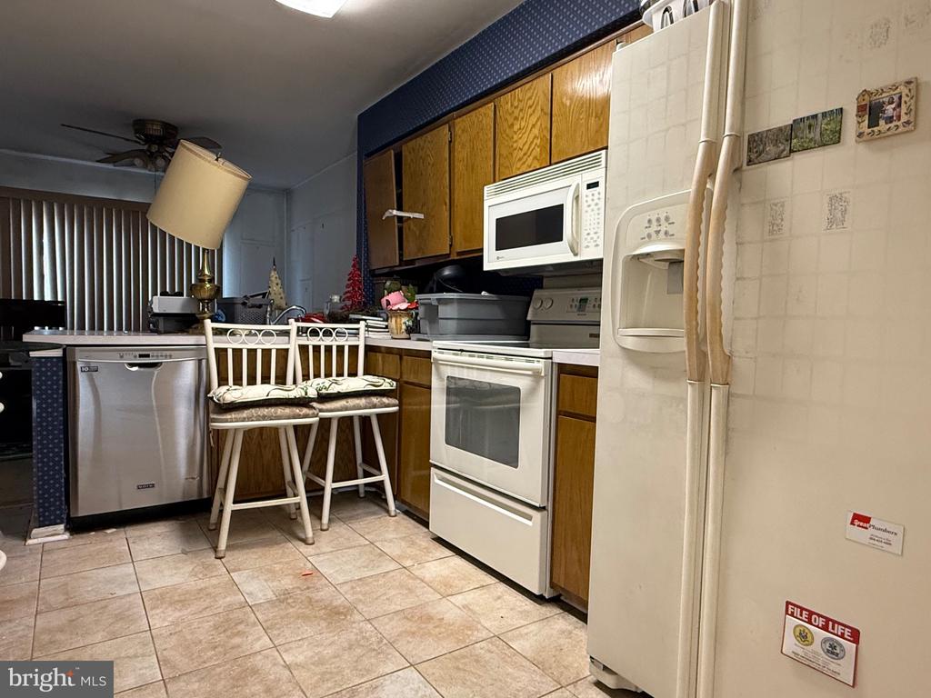 6 BUCKTHORN COURT