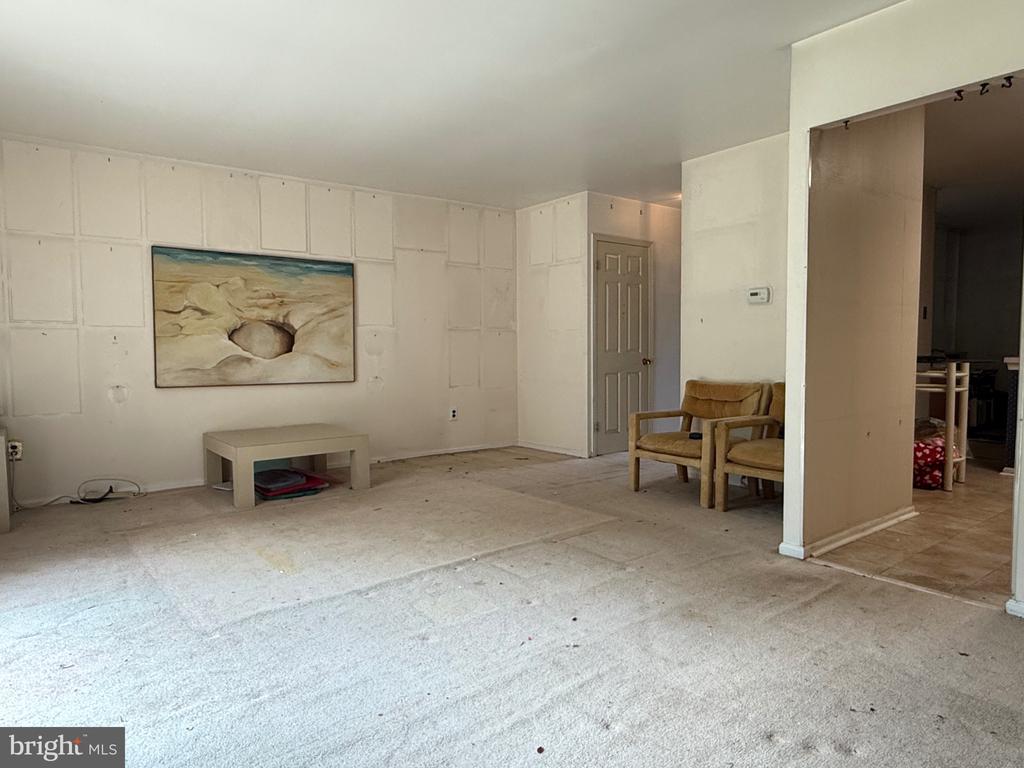 6 BUCKTHORN COURT