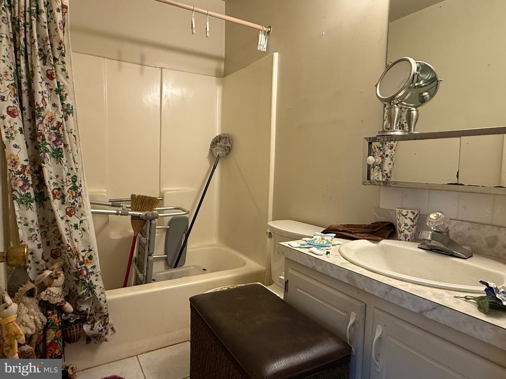 6 BUCKTHORN COURT