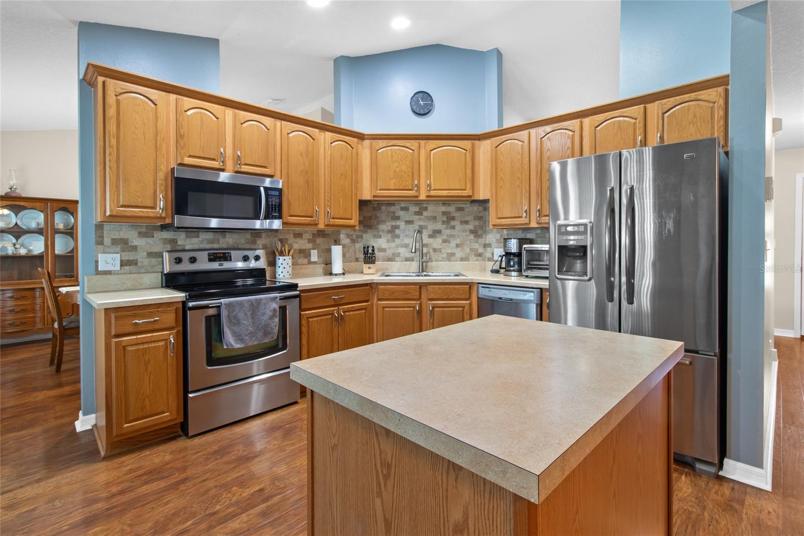 5864 LOMA VISTA DR W