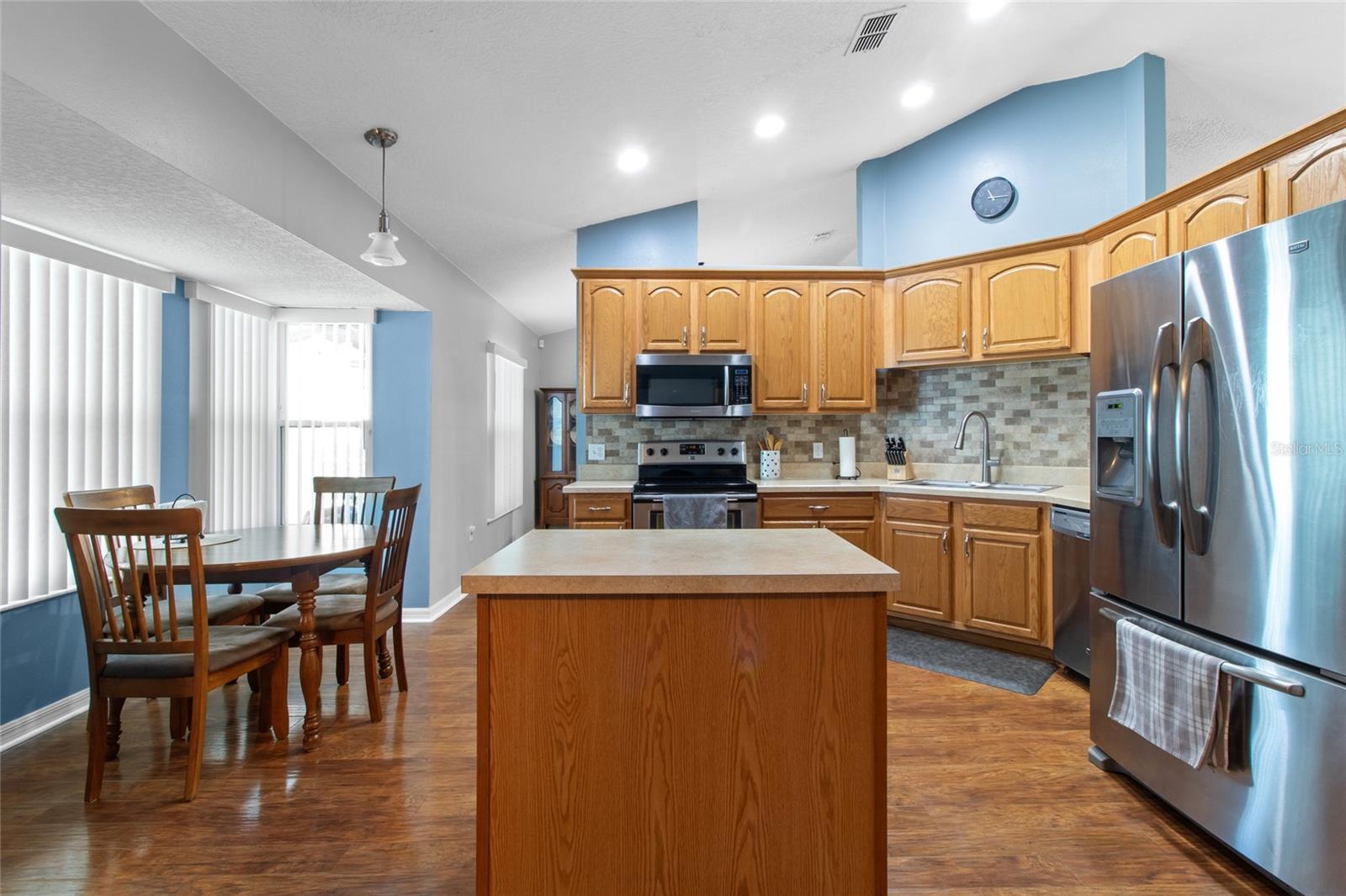 5864 LOMA VISTA DR W