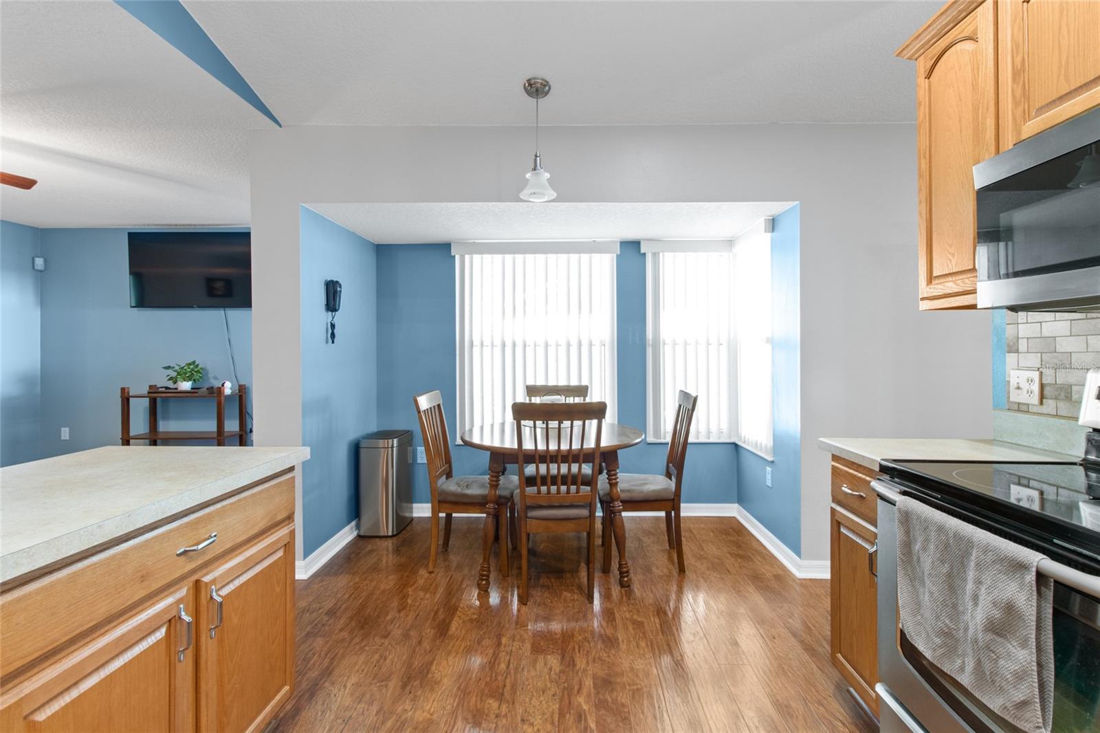 5864 LOMA VISTA DR W