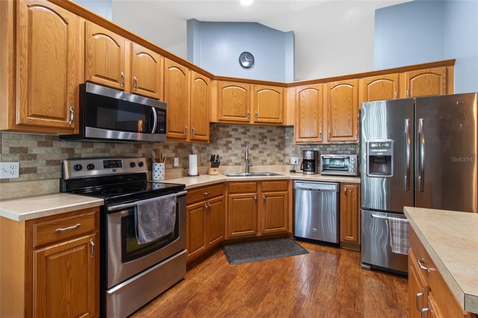 5864 LOMA VISTA DR W