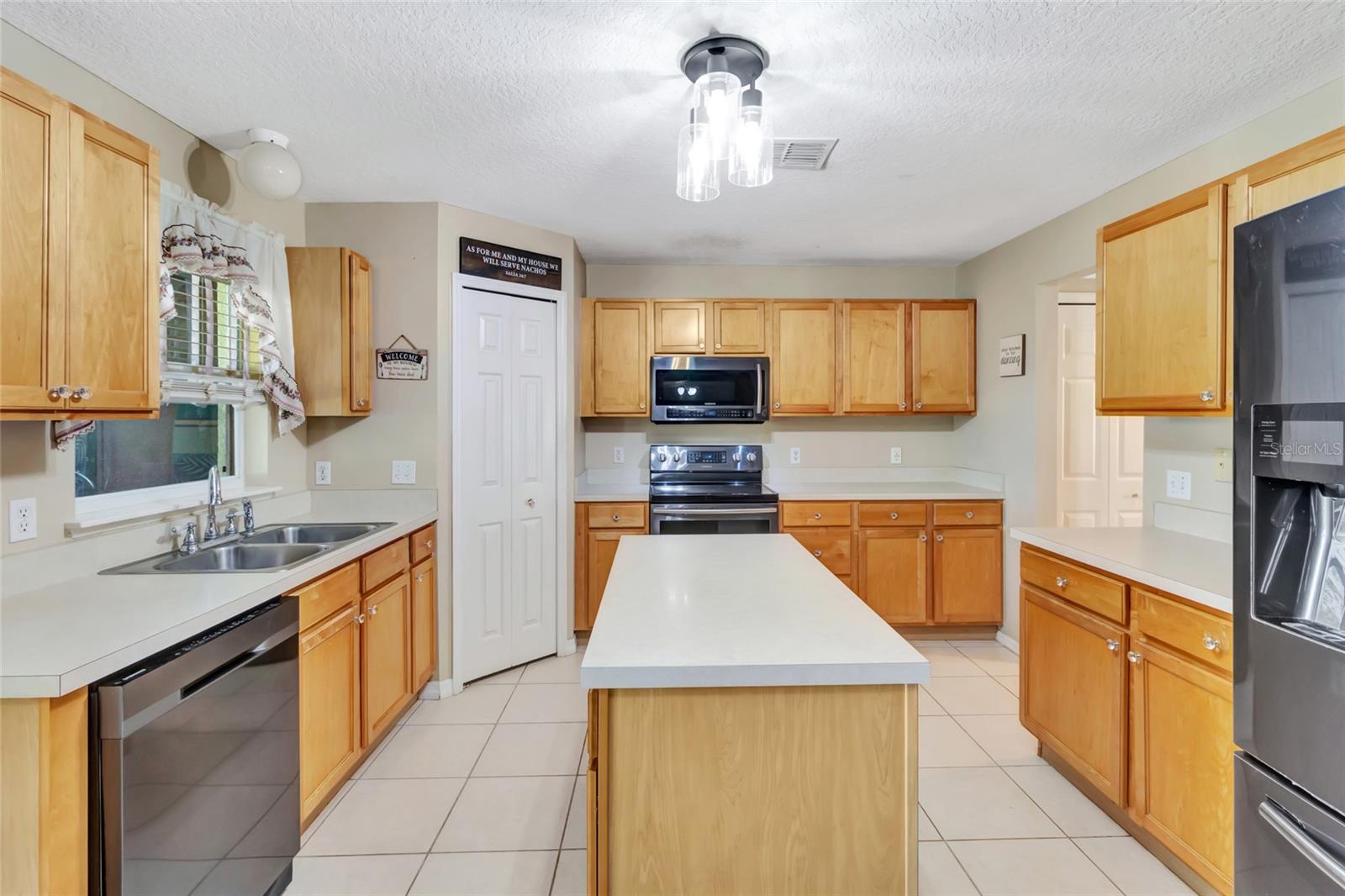 16434 MEREDREW LN