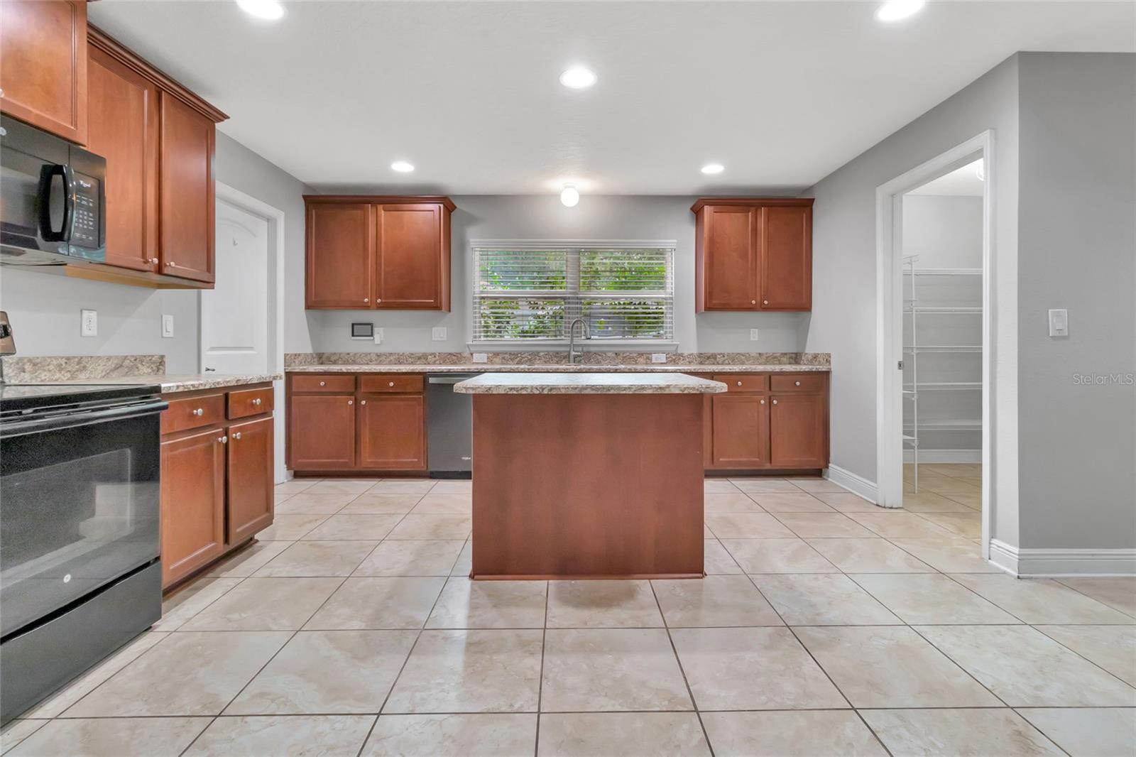 2301 ANGEL FISH LOOP