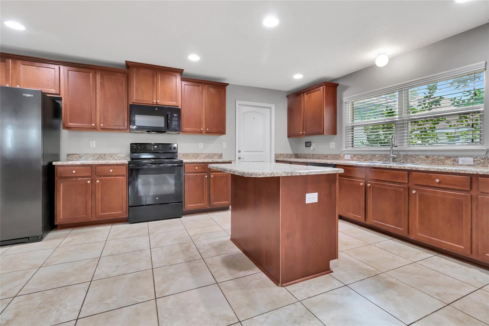 2301 ANGEL FISH LOOP