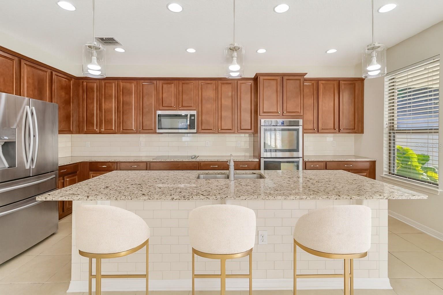 1077 FOUNTAIN COIN LOOP