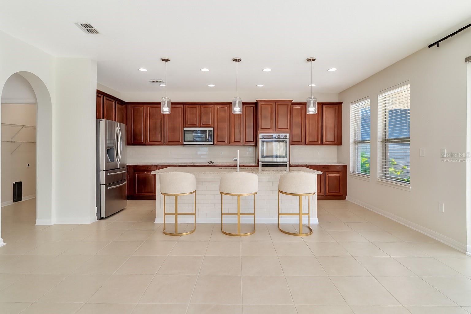 1077 FOUNTAIN COIN LOOP