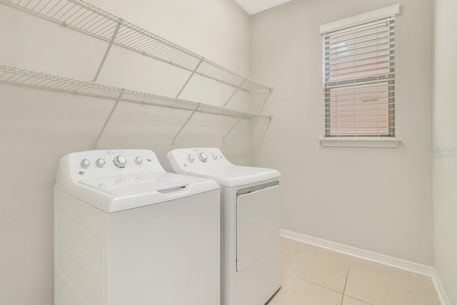 1077 FOUNTAIN COIN LOOP