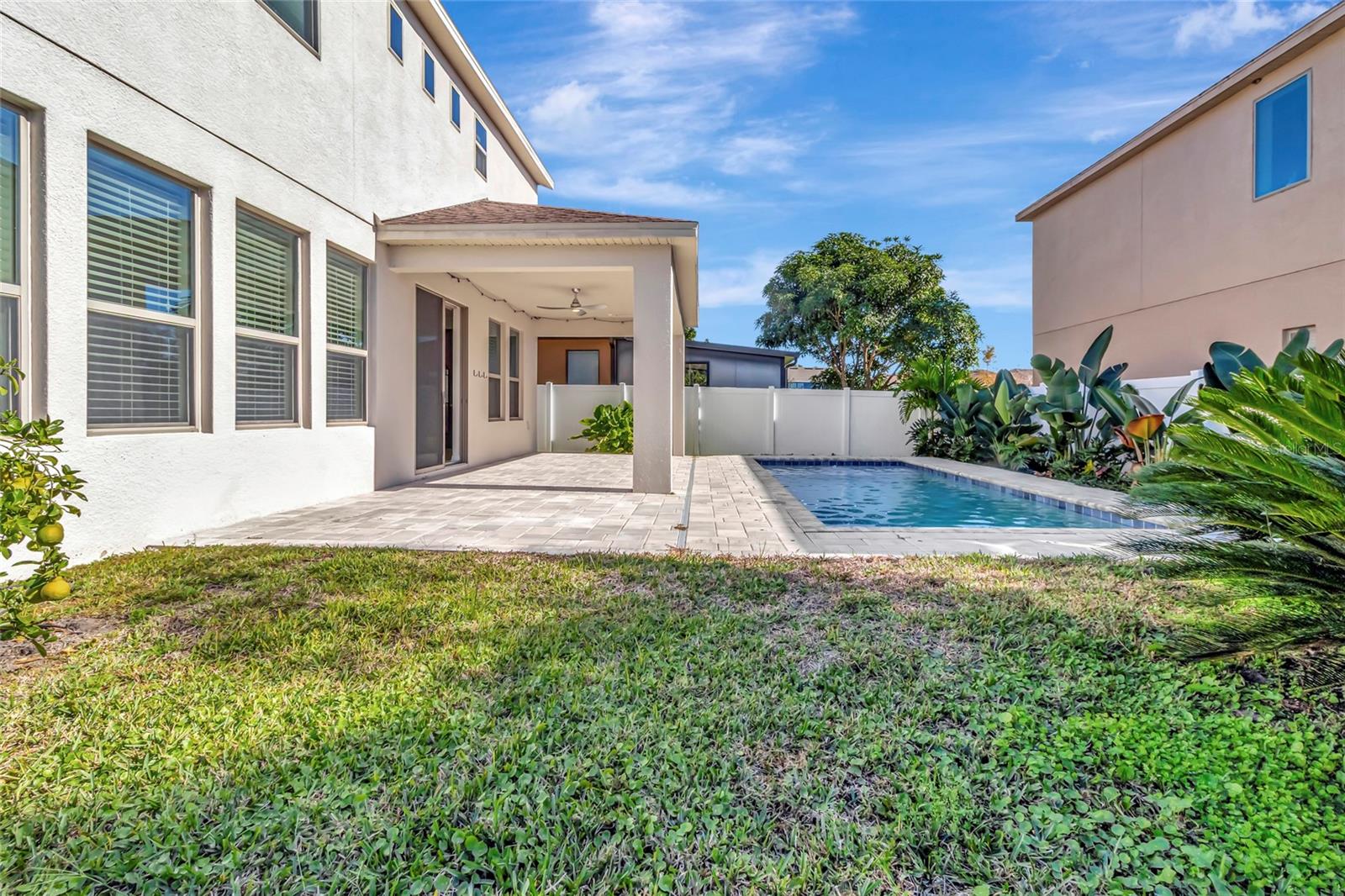 1077 FOUNTAIN COIN LOOP