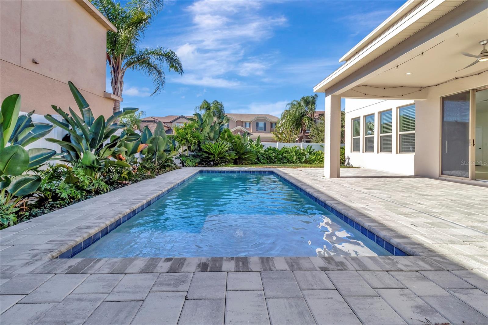 1077 FOUNTAIN COIN LOOP