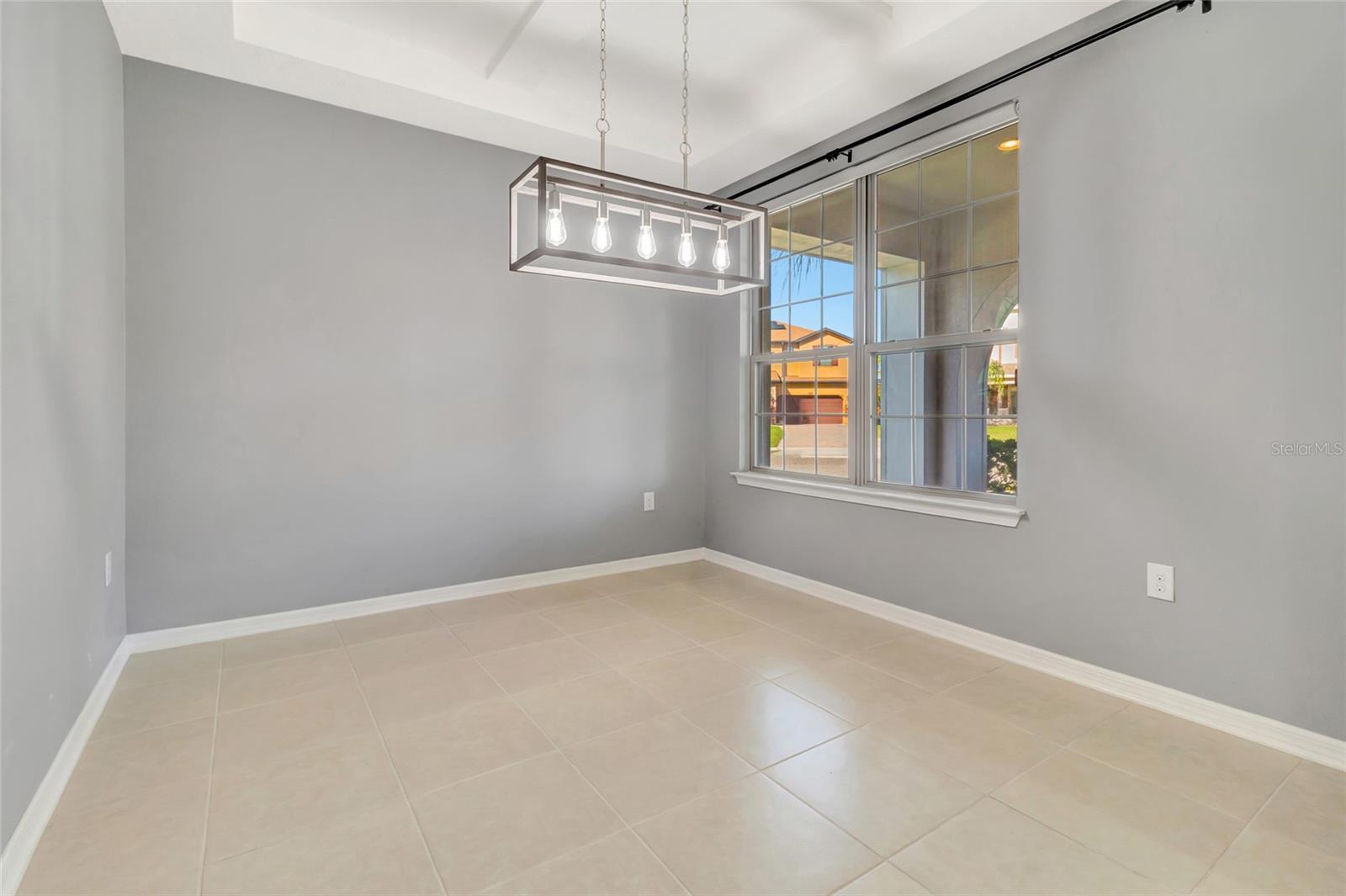 1077 FOUNTAIN COIN LOOP