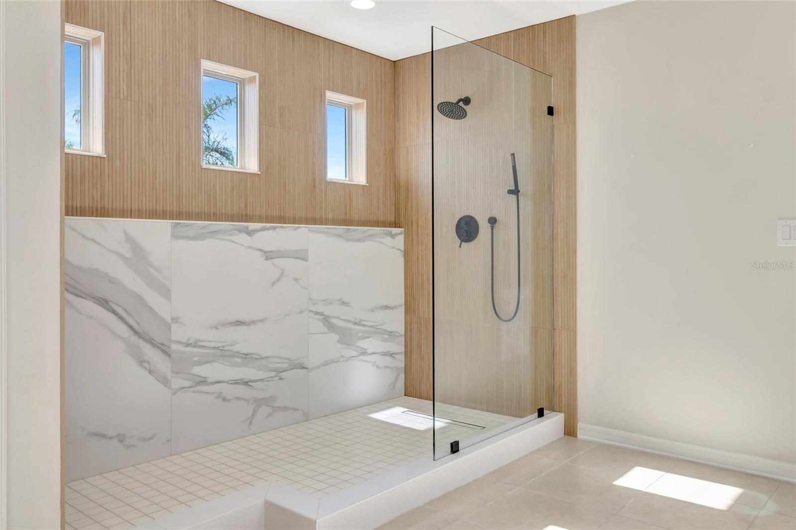 1077 FOUNTAIN COIN LOOP