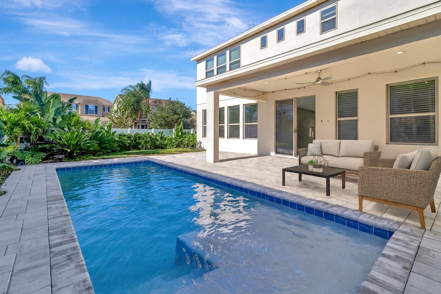 1077 FOUNTAIN COIN LOOP