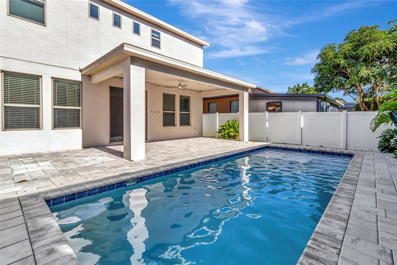 1077 FOUNTAIN COIN LOOP