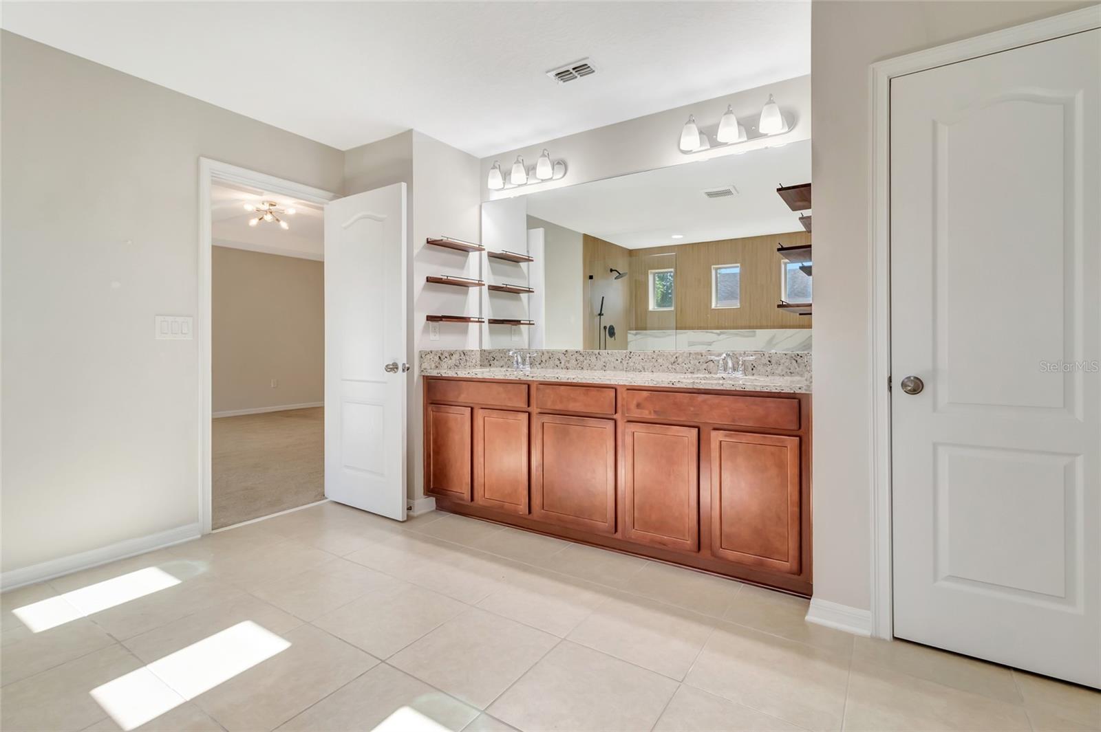 1077 FOUNTAIN COIN LOOP