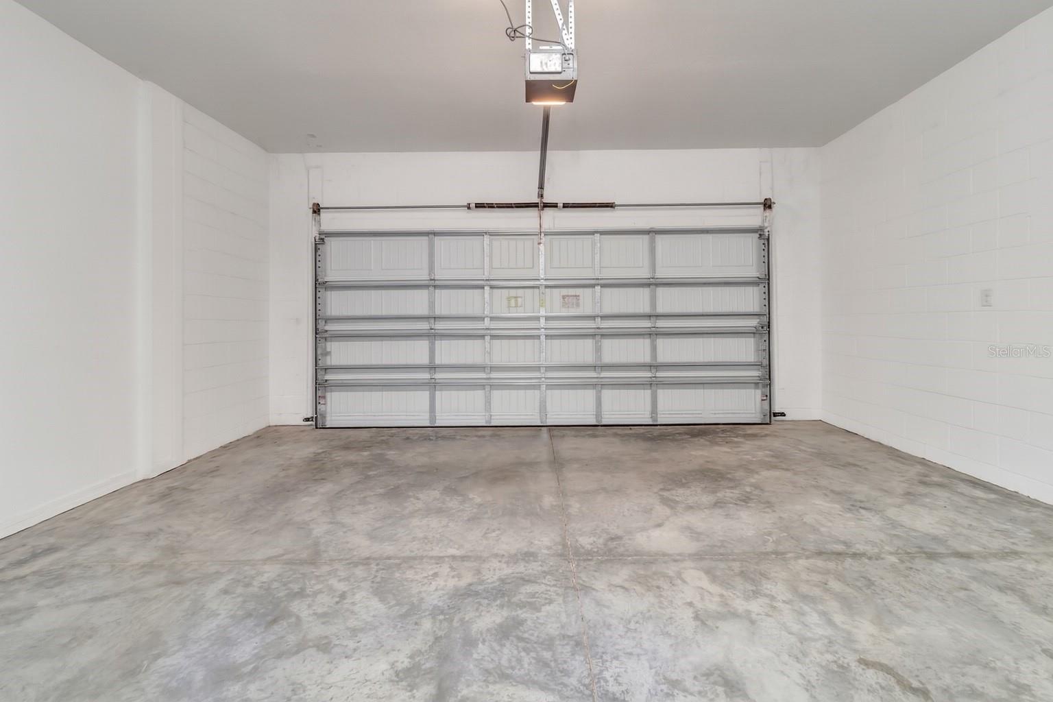 1077 FOUNTAIN COIN LOOP