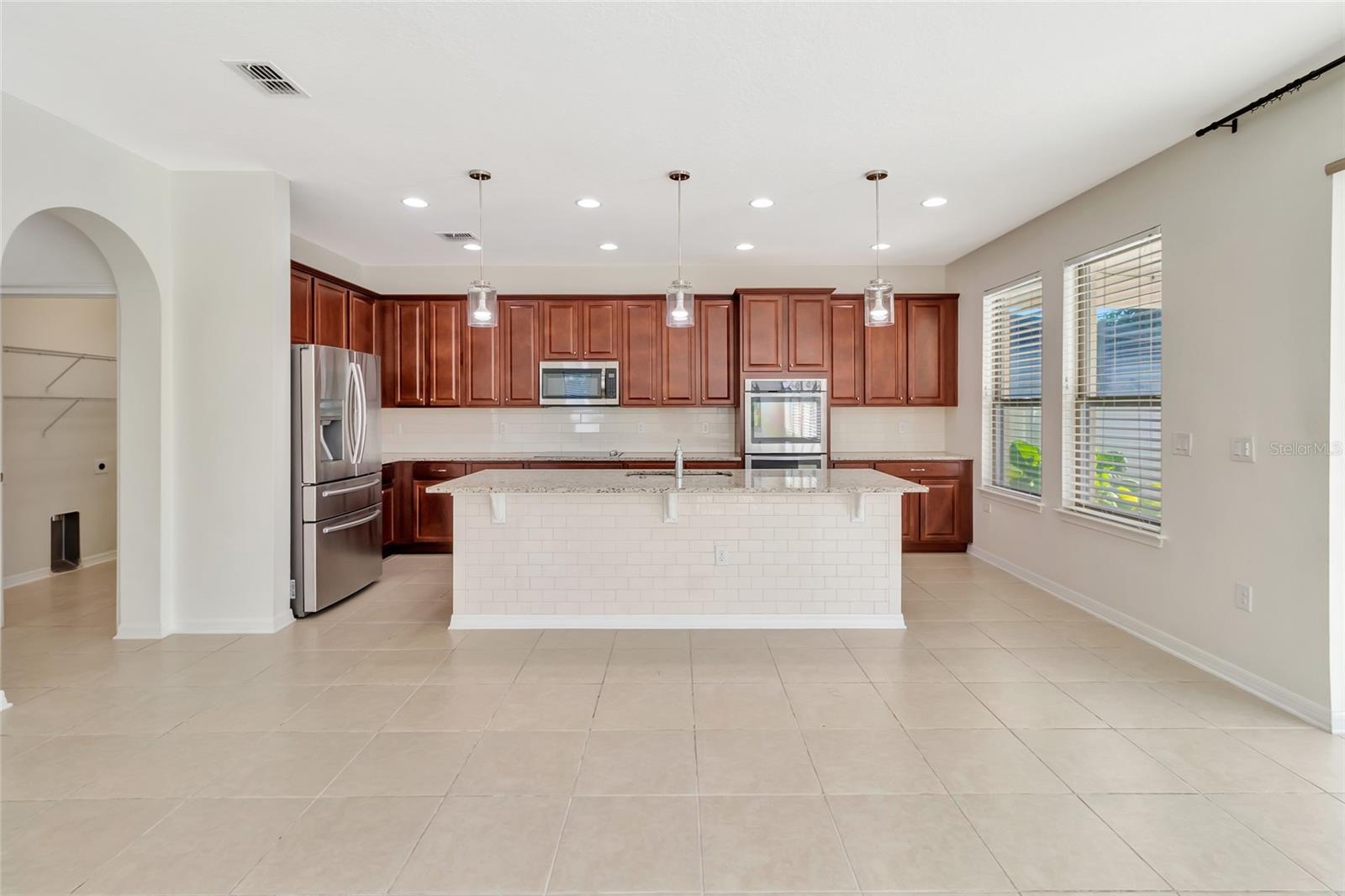 1077 FOUNTAIN COIN LOOP