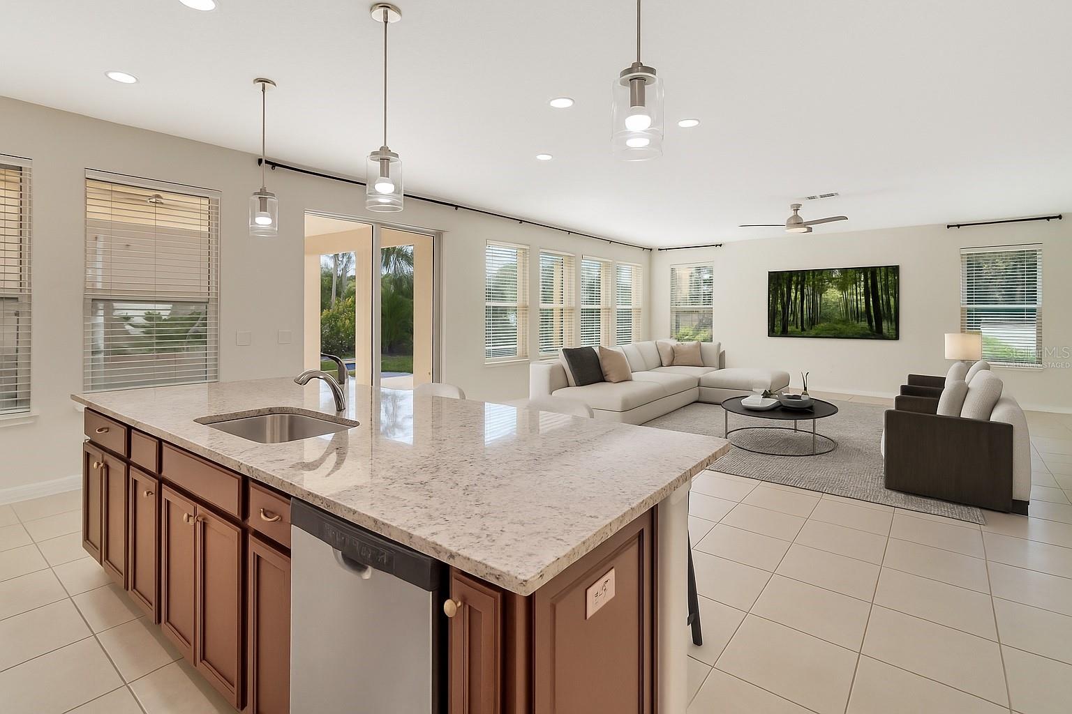 1077 FOUNTAIN COIN LOOP