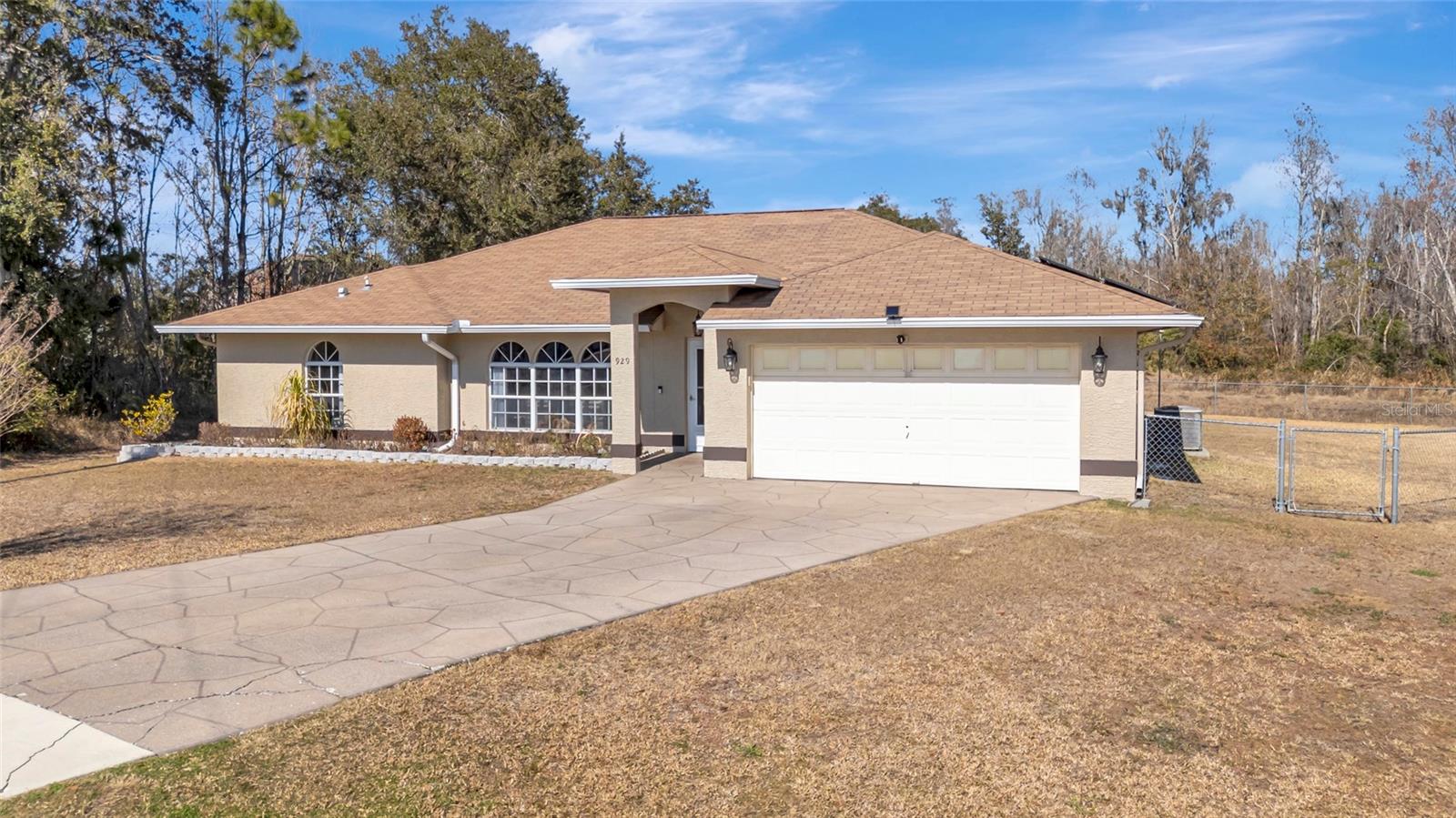 929 LOUVRE CT