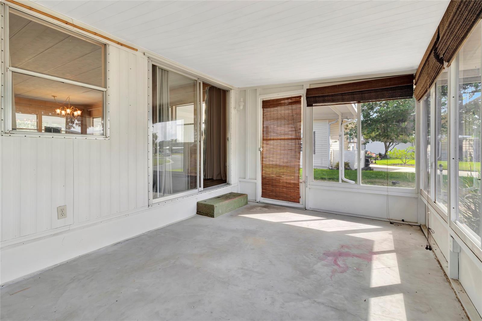 1123 FOREST LN