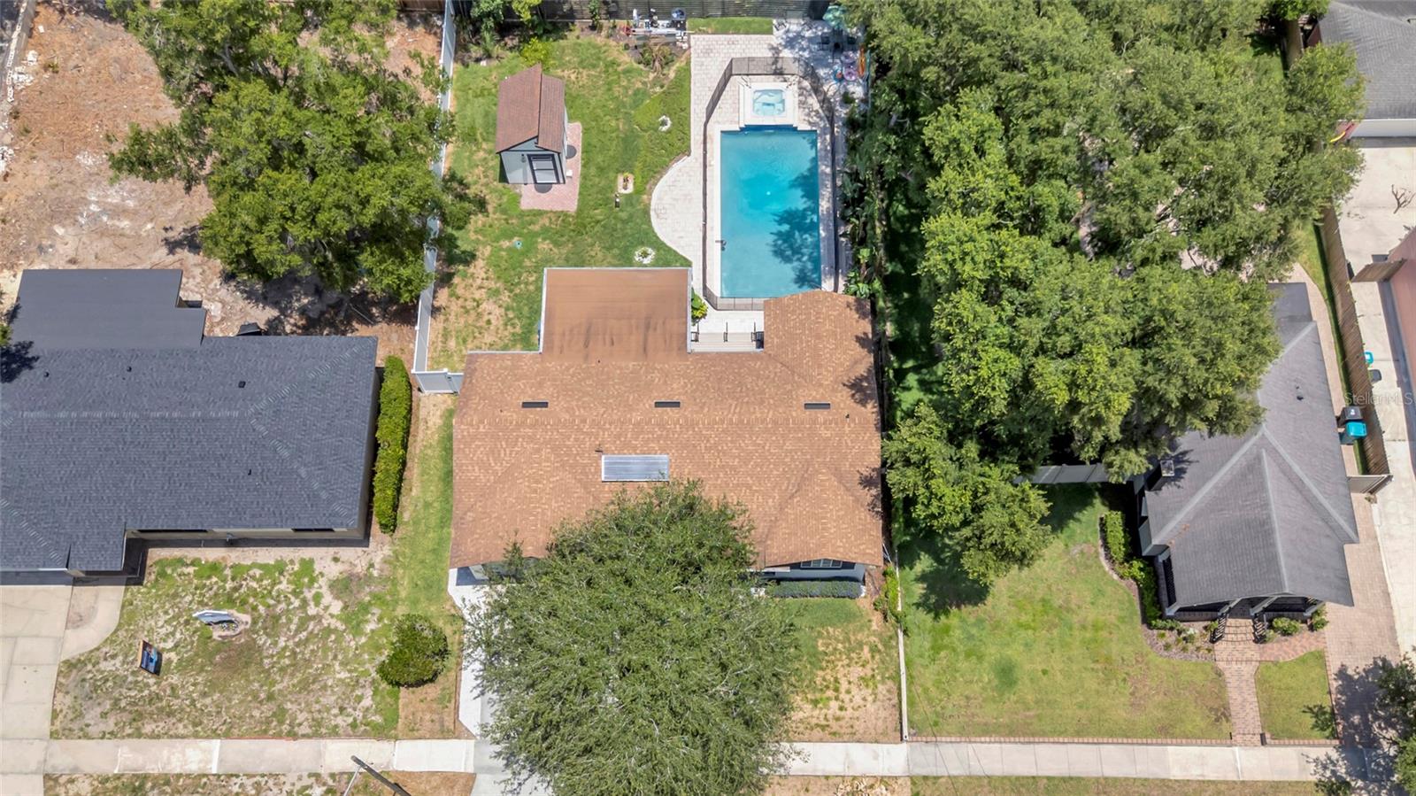 1217 E AMELIA ST