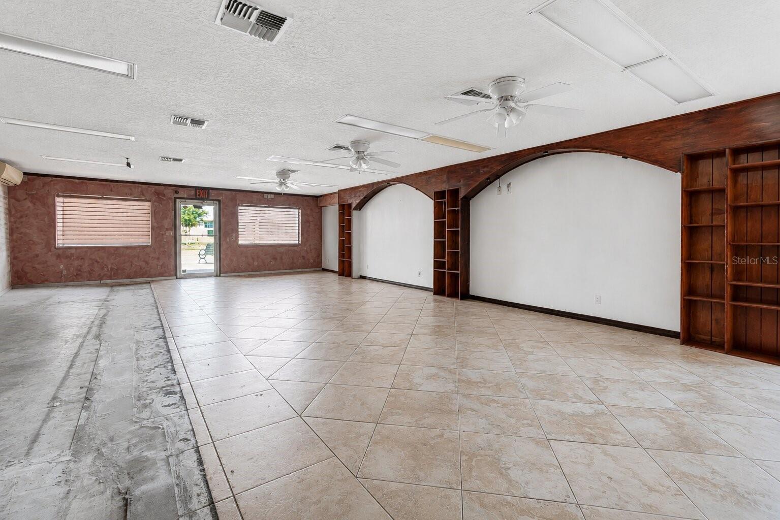 124 N APOPKA AVE