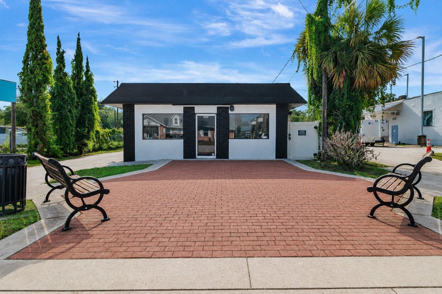 124 N APOPKA AVE