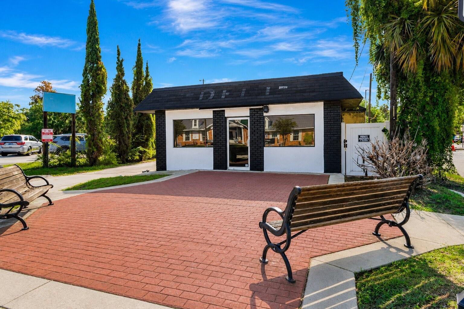 124 N APOPKA AVE