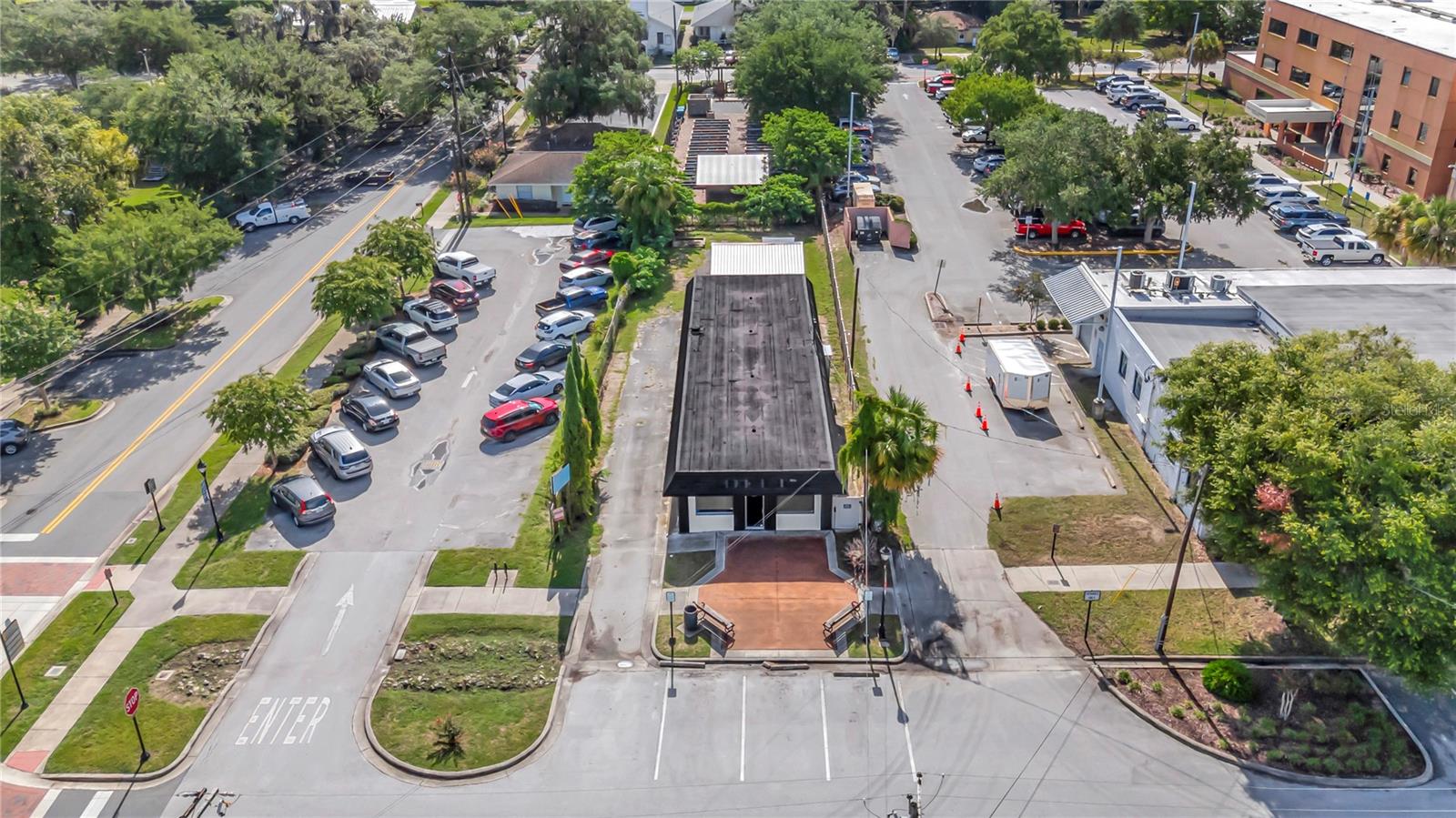 124 N APOPKA AVE