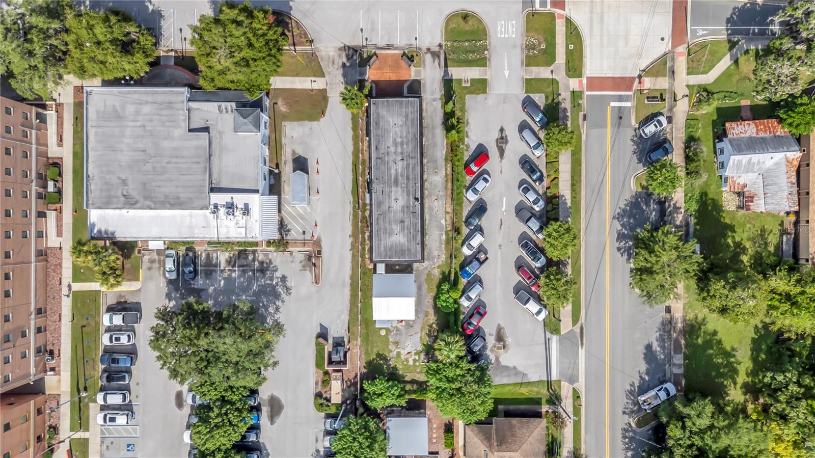 124 N APOPKA AVE