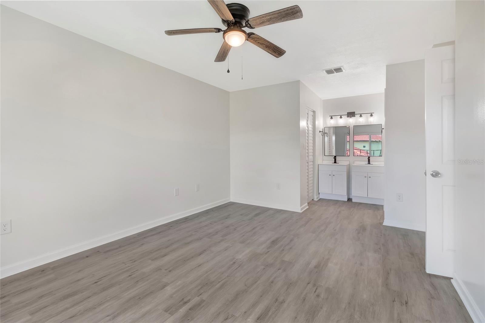 501 HUNTER CIR