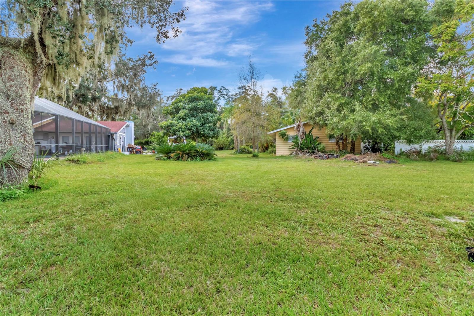 1351 MARKHAM WOODS RD