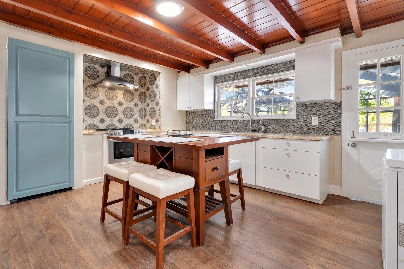 1351 MARKHAM WOODS RD