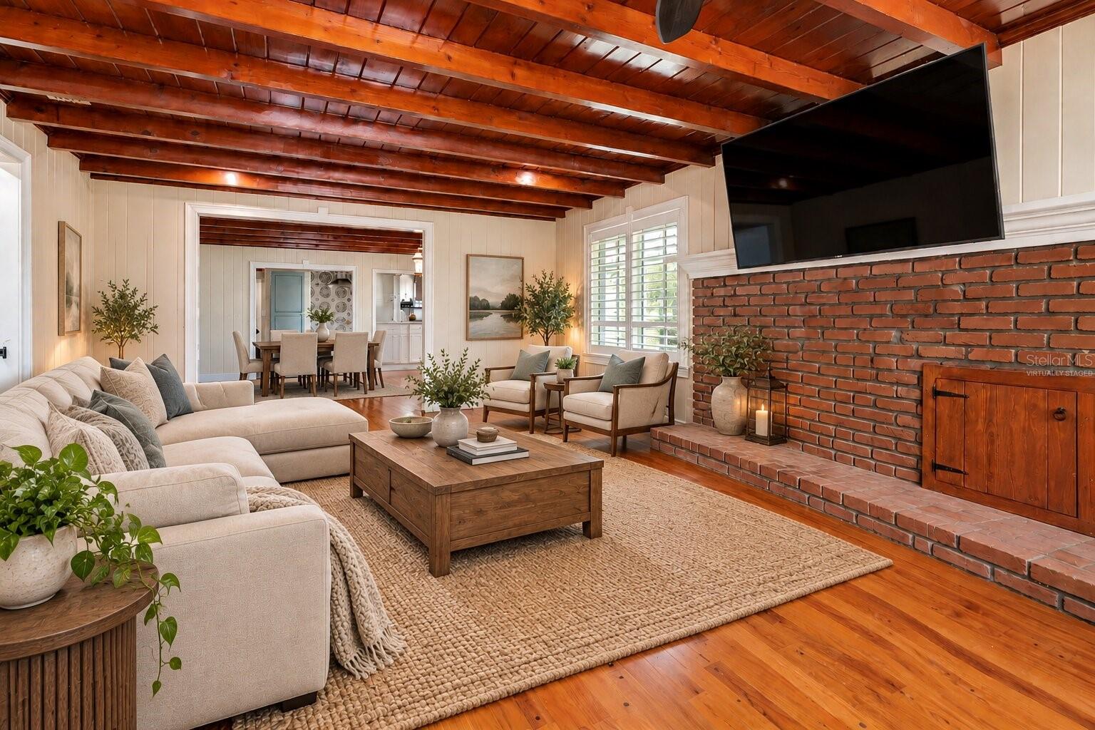 1351 MARKHAM WOODS RD