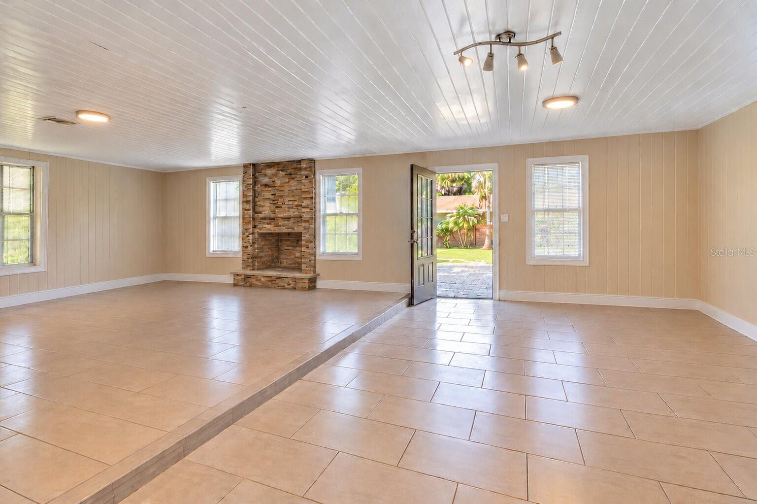 1351 MARKHAM WOODS RD
