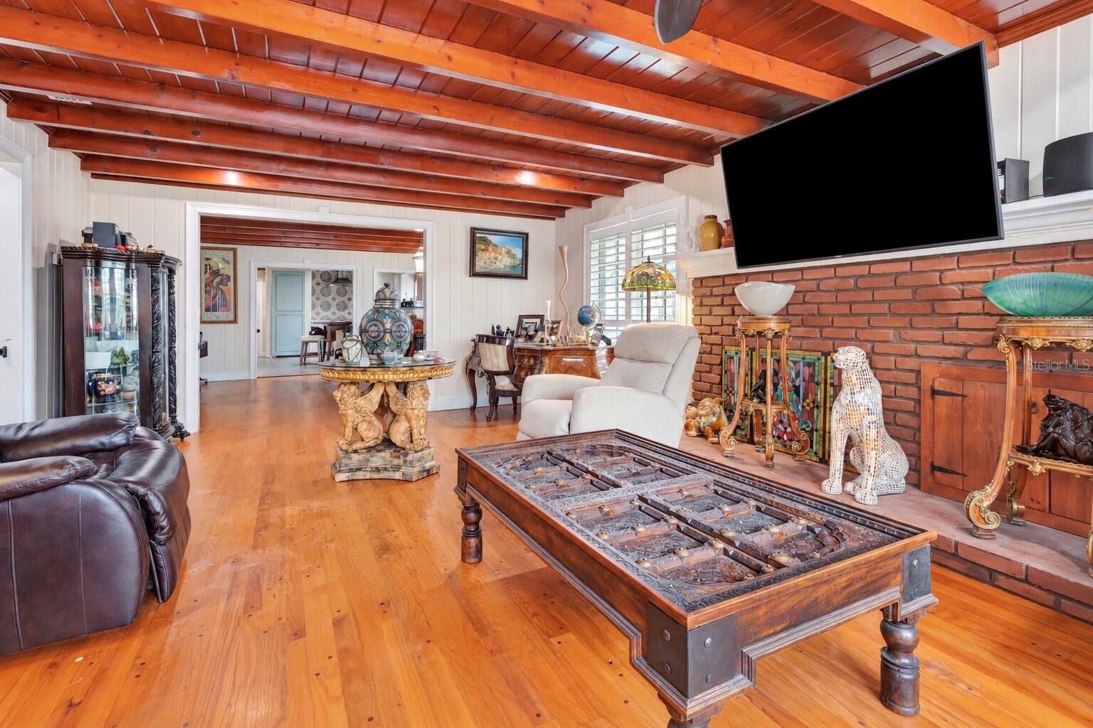 1351 MARKHAM WOODS RD
