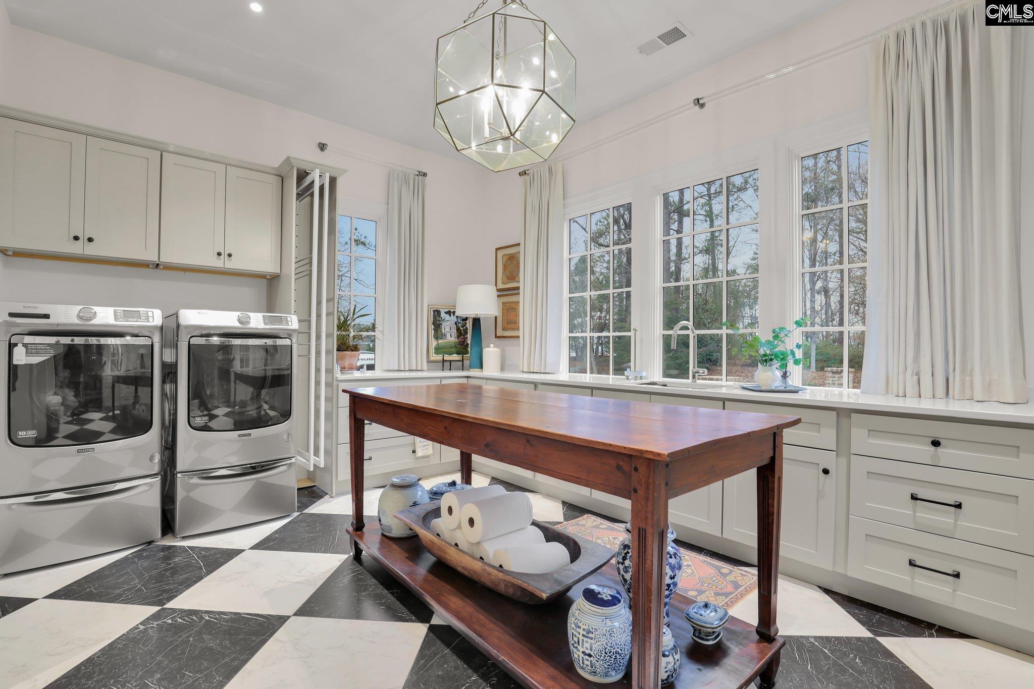 536 Yachting Road