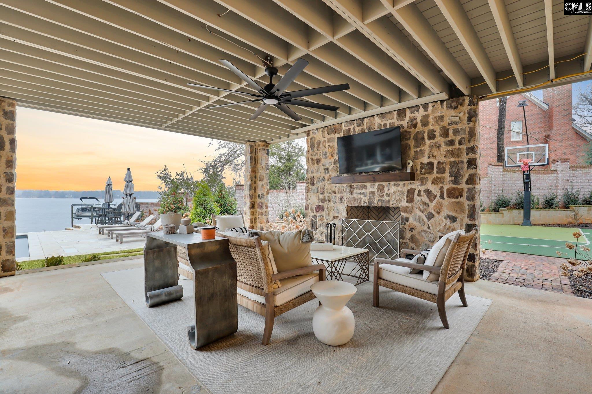 536 Yachting Road