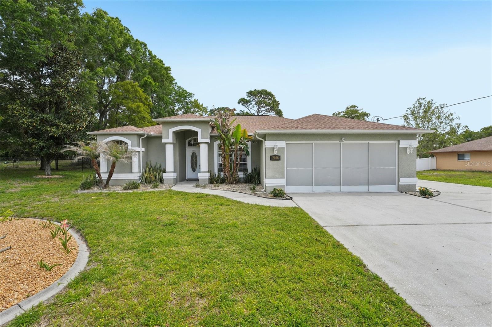 2016 ALAMEDA DR