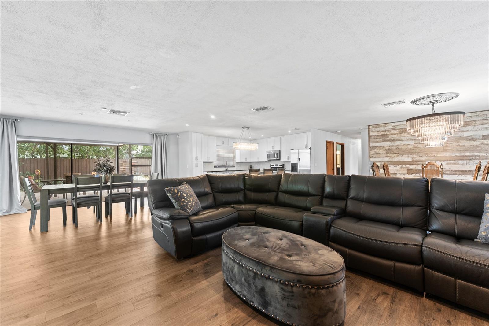 3011 LAKE ELLEN DR