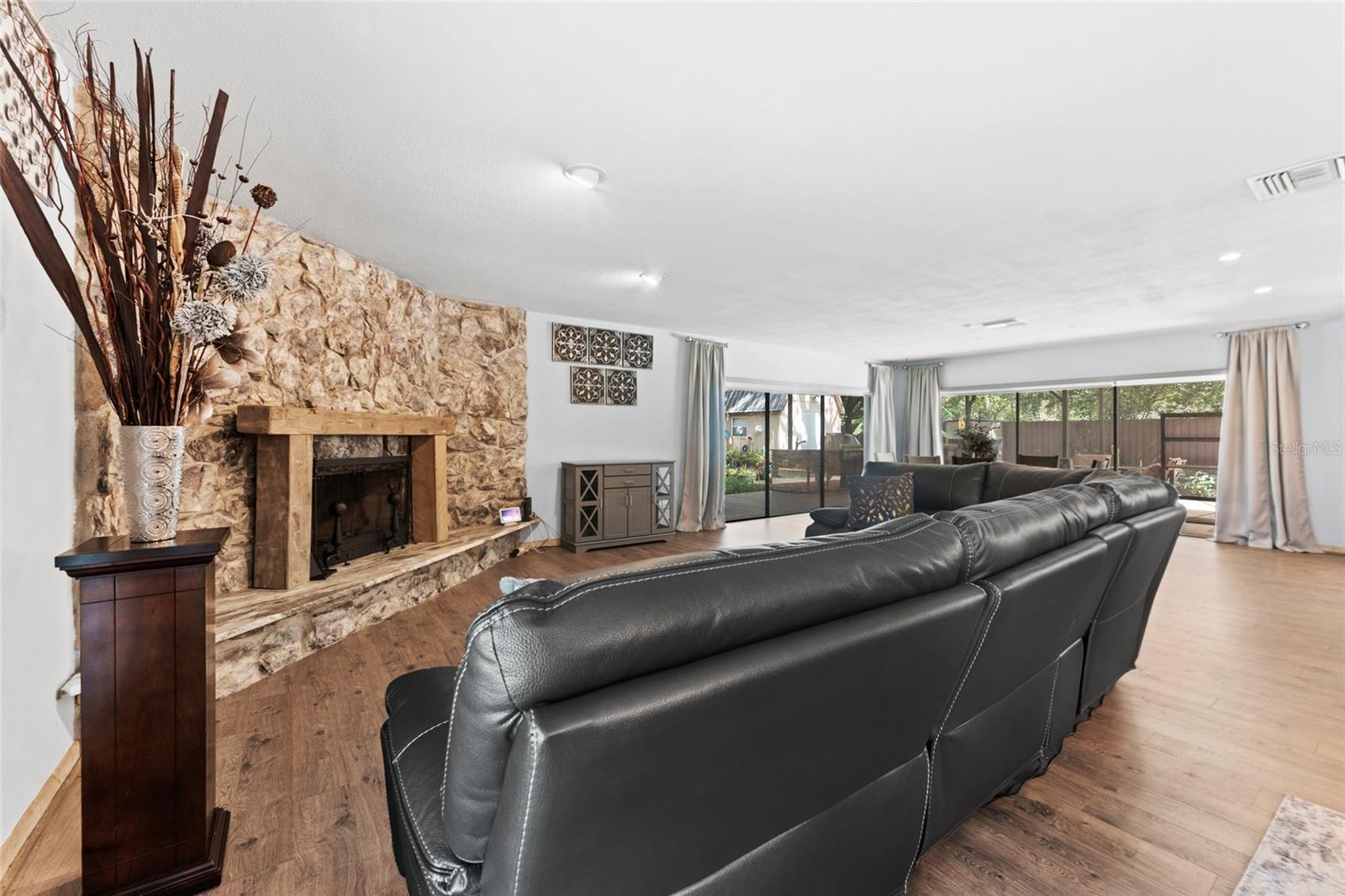 3011 LAKE ELLEN DR
