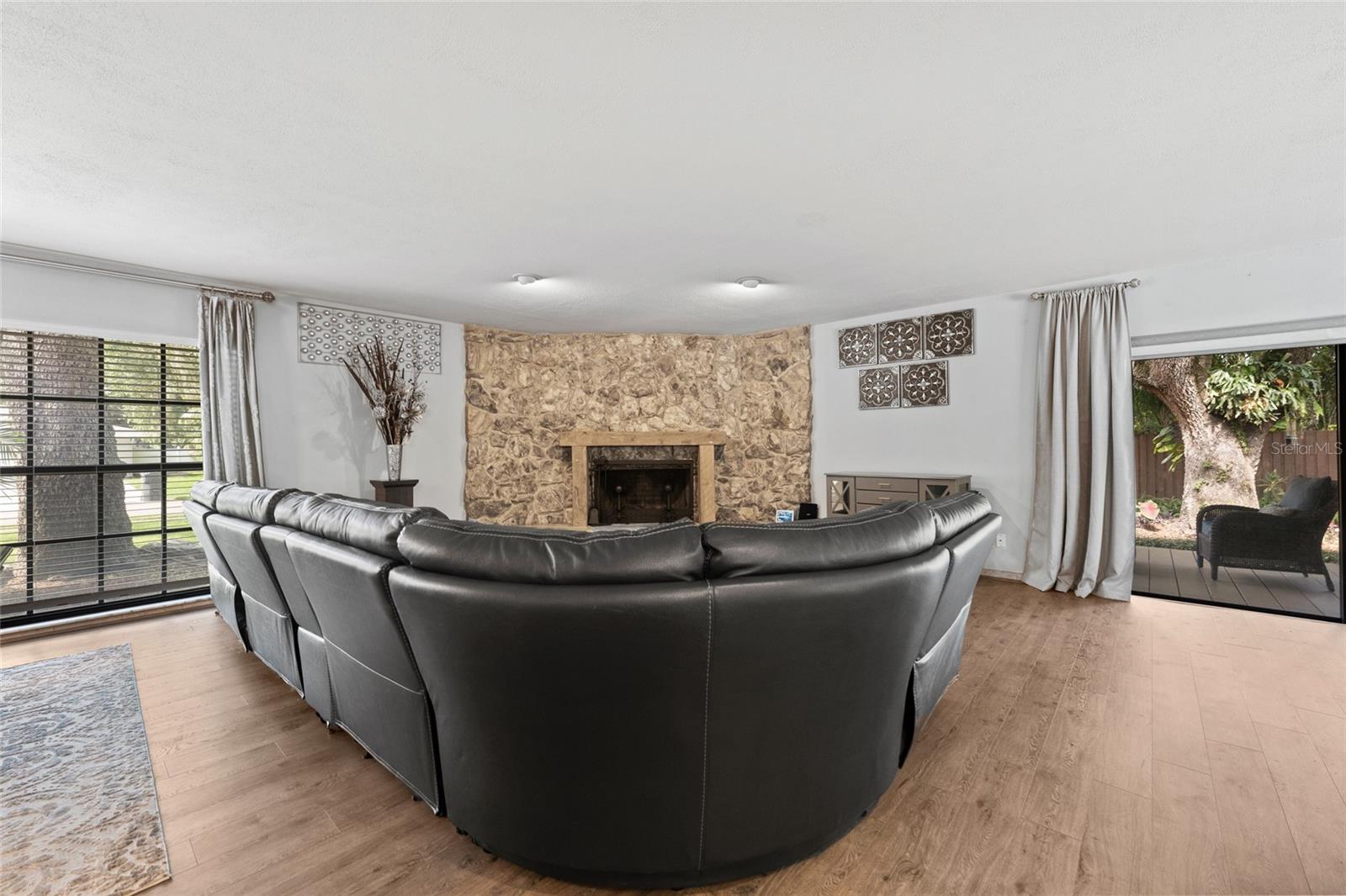 3011 LAKE ELLEN DR