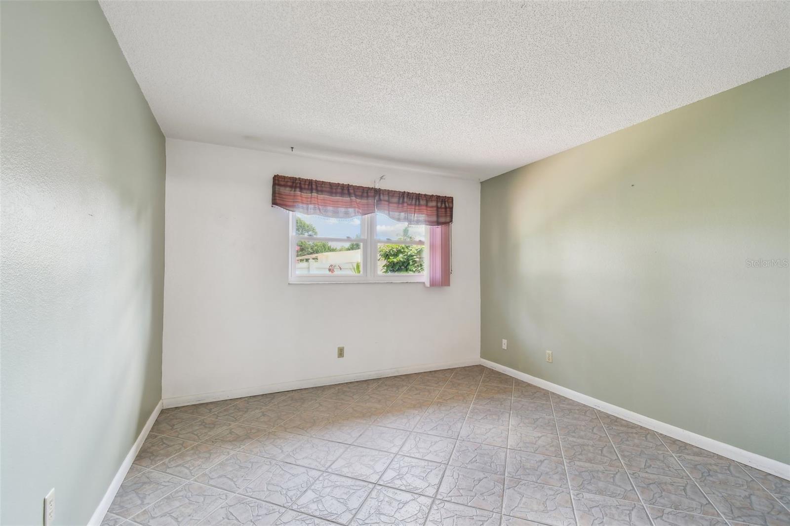 2200 MARSHALL DR