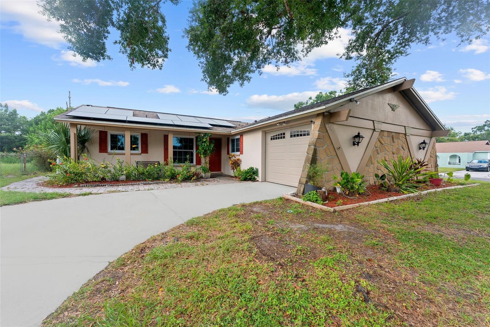8841 OAK CIR