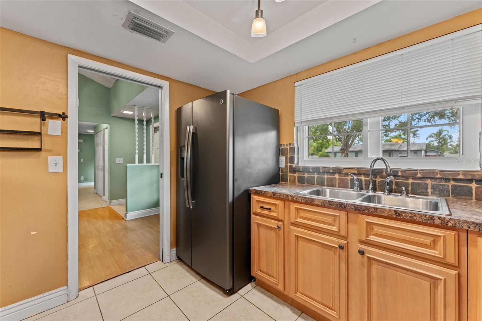 8841 OAK CIR
